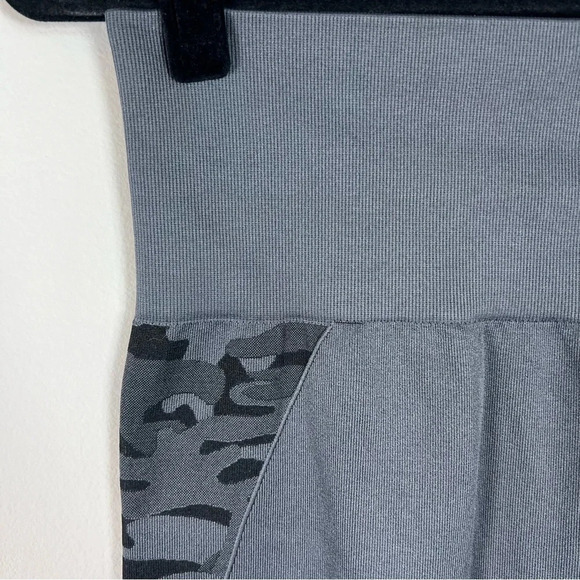 Zyia Active Womens Seamless Leggings Gray Black Camo High Rise Stretch Sz Medium - Picture 4 of 10